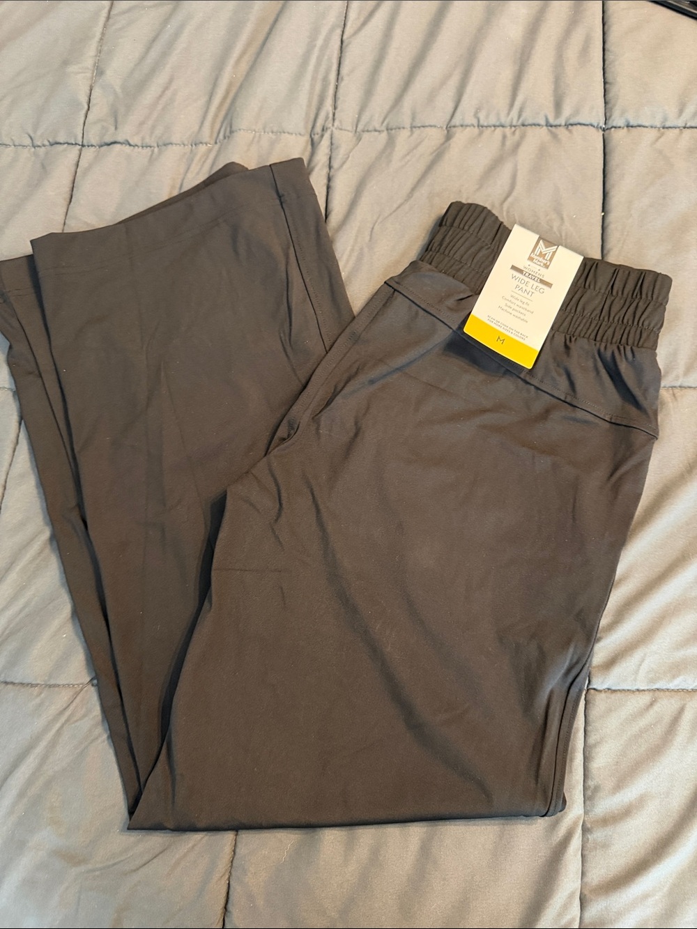 Relaxed Wide-Leg Pants with Elastic Waist — Black